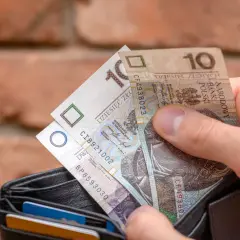 Kto płaci za opiekę nad dzieckiem? Poznaj ważne informacje finansowe