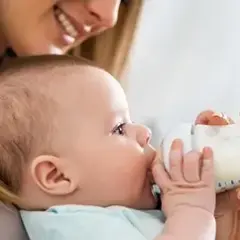 Czy podawać dziecku mleko przy gorączce? Odpowiedzi na wątpliwości