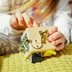 Zabawki sensoryczne Montessori – jak wspierają rozwój Twojego dziecka?