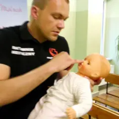 Co zrobić jak dziecko się zanosi - skuteczne metody pomocy i wsparcia