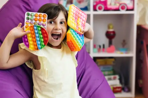 Zabawki sensoryczne dla dzieci z autyzmem – jak wspierają rozwój?