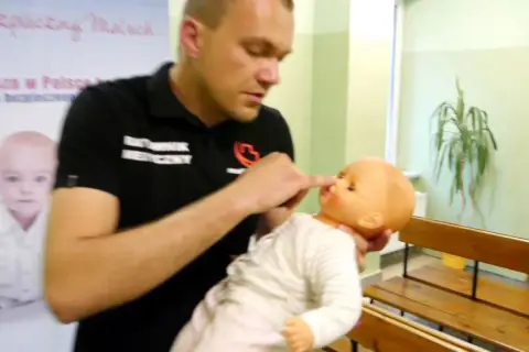 Co zrobić jak dziecko się zanosi - skuteczne metody pomocy i wsparcia