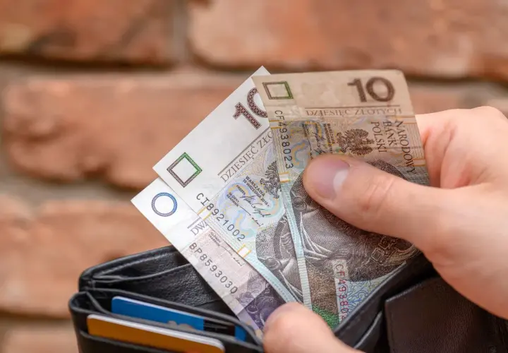 Kto płaci za opiekę nad dzieckiem? Poznaj ważne informacje finansowe