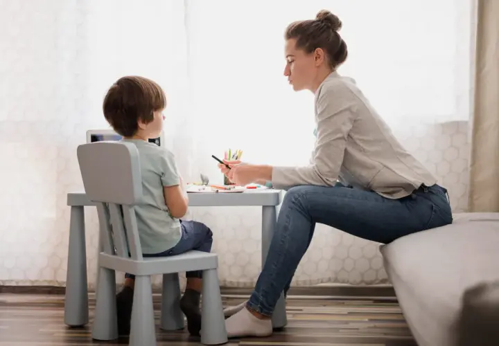 Jakie pytania zadaje psycholog dziecku i jak mogą pomóc w terapii