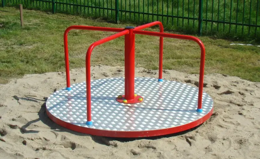 Ile kosztuje karuzela na plac zabaw? Ceny, które mogą zaskoczyć
