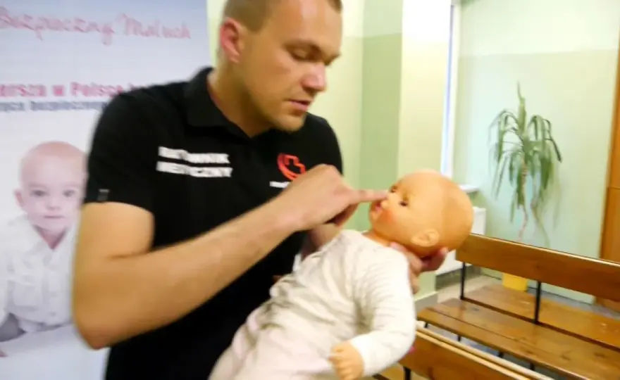 Co zrobić jak dziecko się zanosi - skuteczne metody pomocy i wsparcia